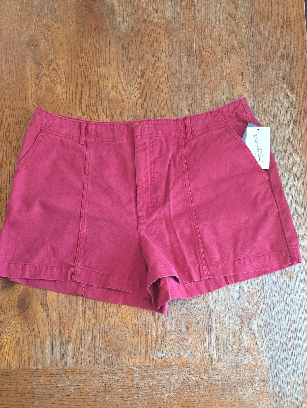 Universal Thread Women's Red Cargo Shorts Size 16 NWT